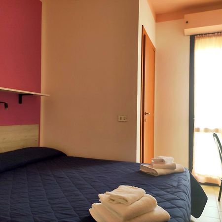 Hotel Zenith Римини Стая снимка