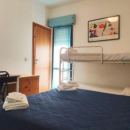 Hotel Zenith Римини Екстериор снимка
