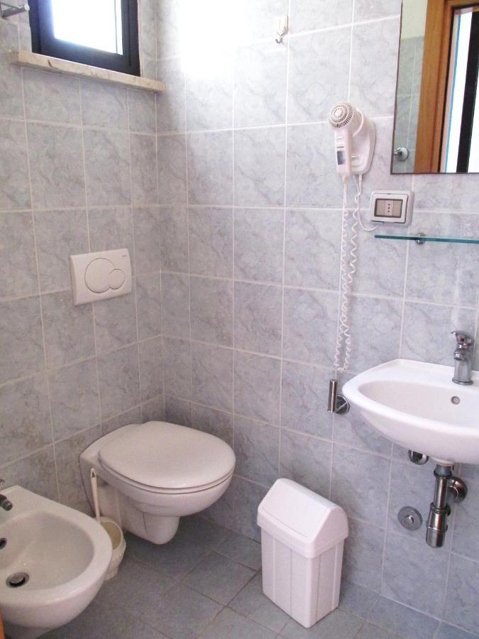 Hotel Zenith Римини Екстериор снимка