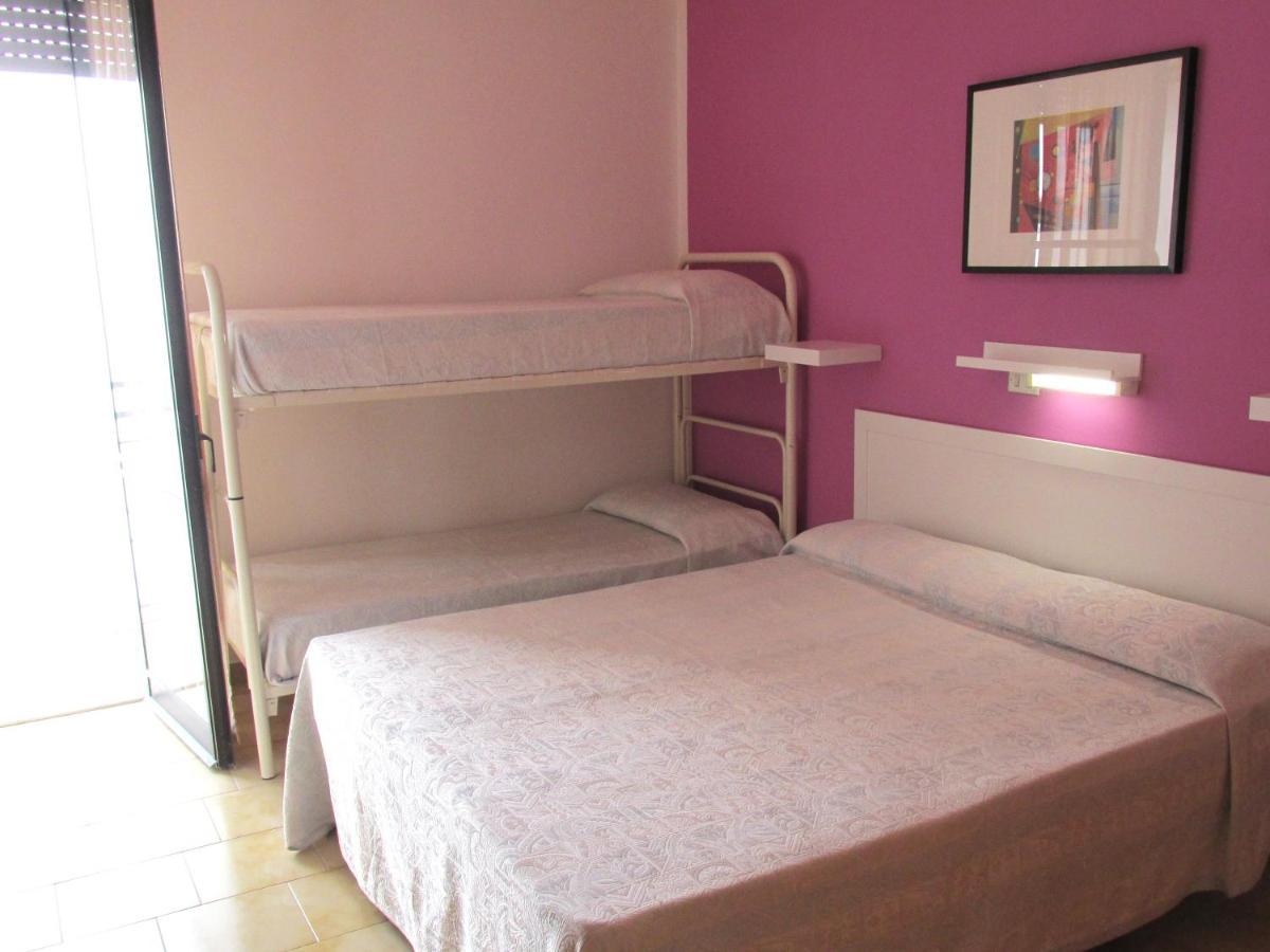 Hotel Zenith Римини Екстериор снимка