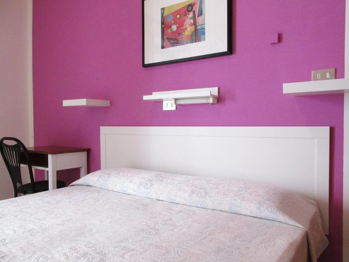 Hotel Zenith Римини Екстериор снимка