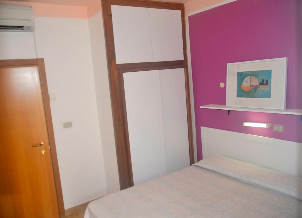 Hotel Zenith Римини Екстериор снимка