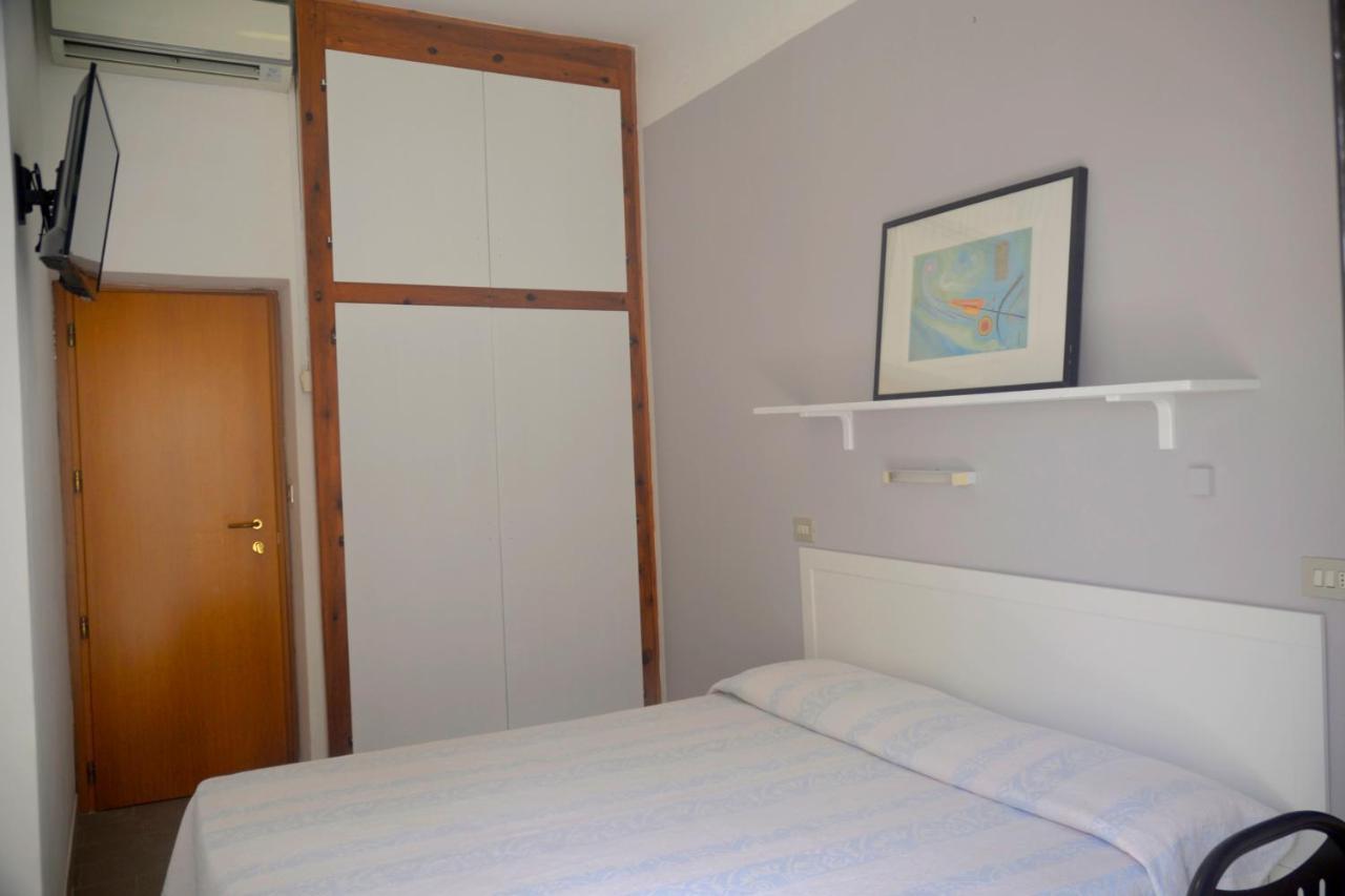 Hotel Zenith Римини Екстериор снимка