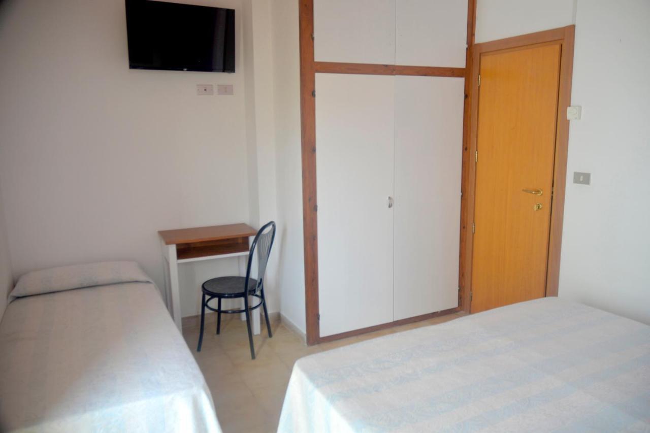 Hotel Zenith Римини Екстериор снимка