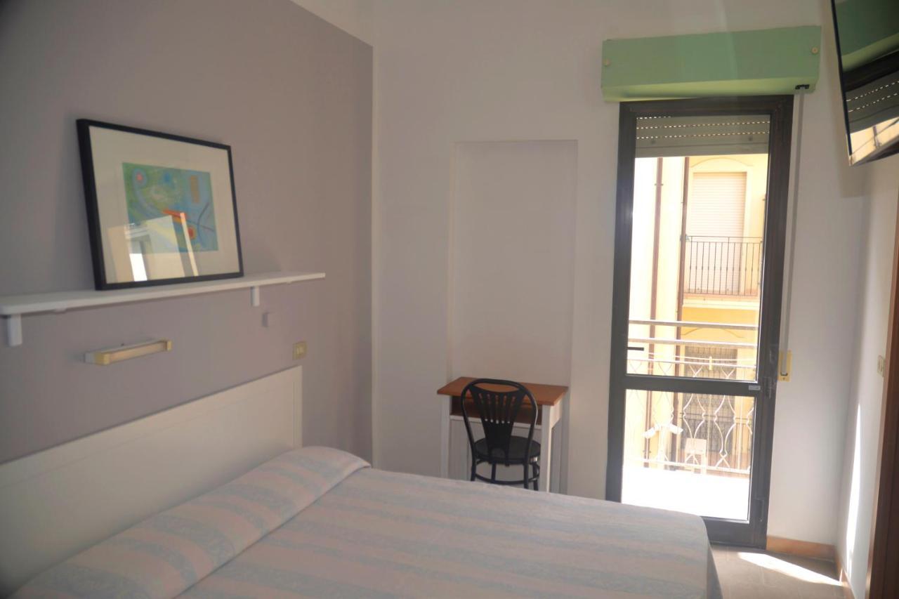 Hotel Zenith Римини Екстериор снимка