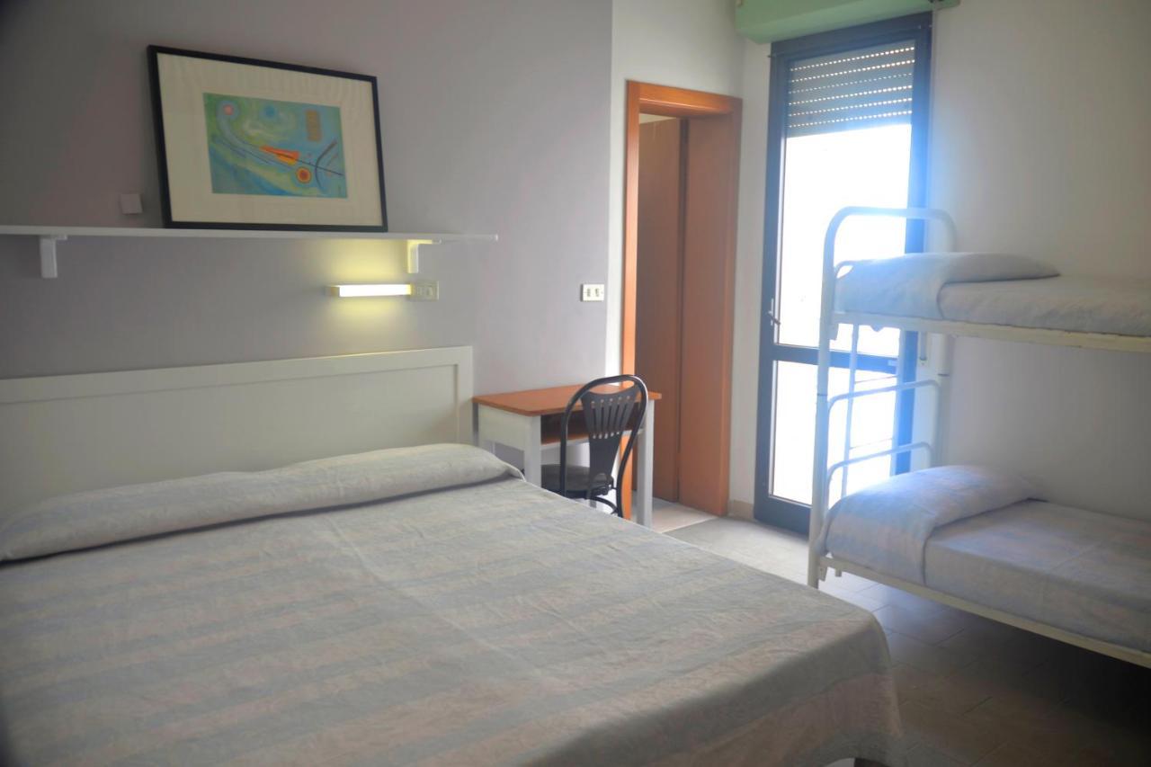 Hotel Zenith Римини Екстериор снимка