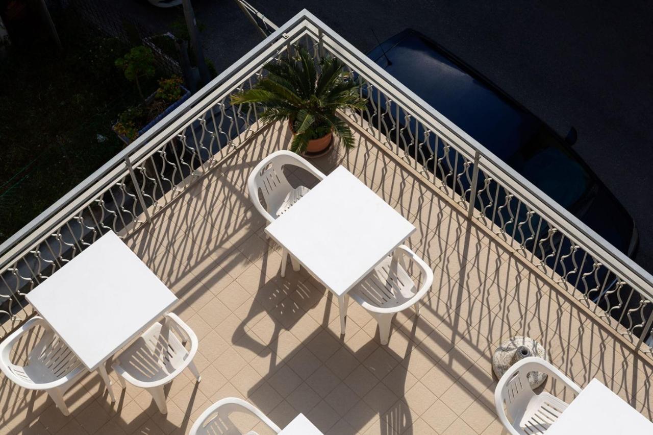 Hotel Zenith Римини Екстериор снимка