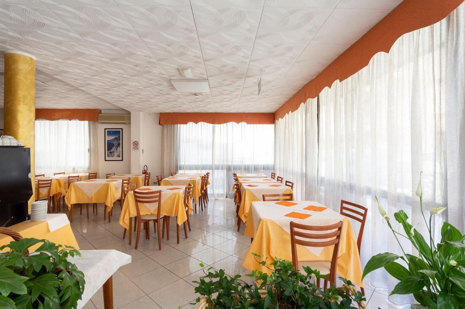 Hotel Zenith Римини Екстериор снимка
