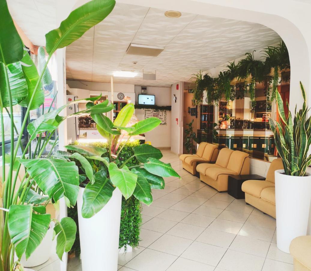 Hotel Zenith Римини Екстериор снимка