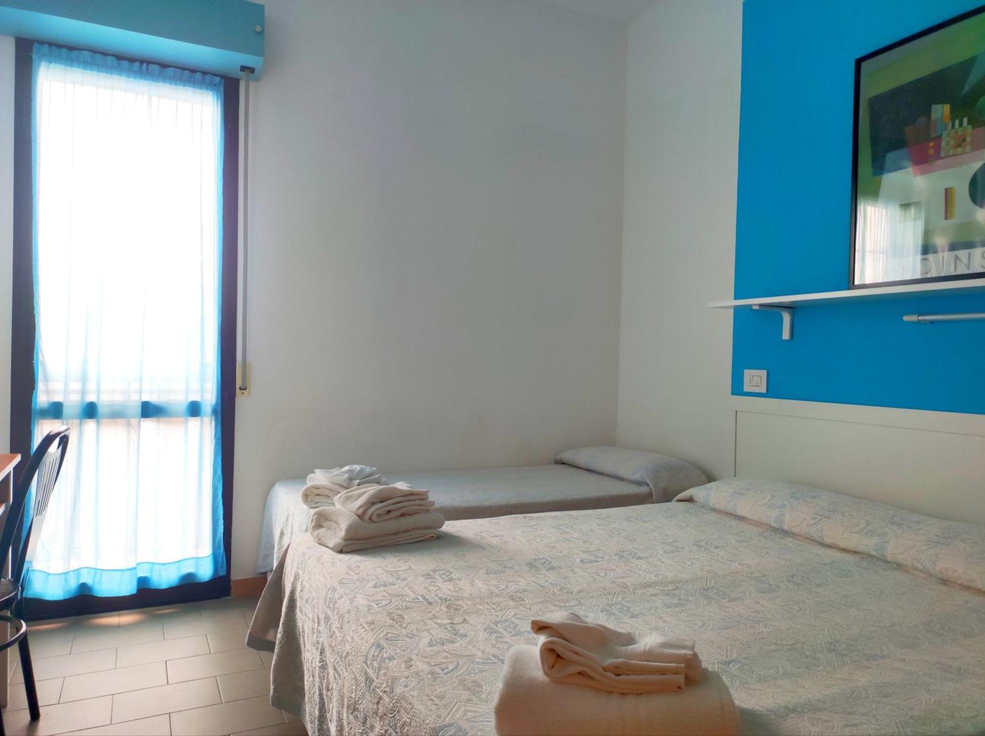 Hotel Zenith Римини Екстериор снимка