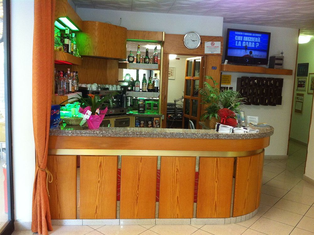 Hotel Zenith Римини Екстериор снимка