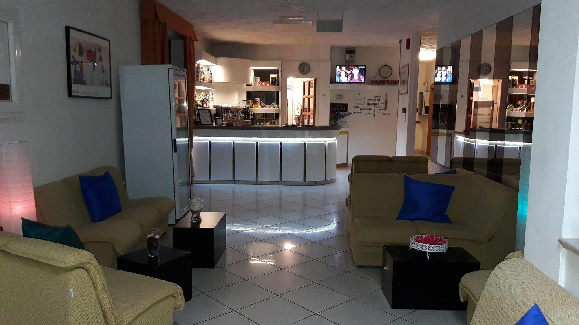 Hotel Zenith Римини Екстериор снимка